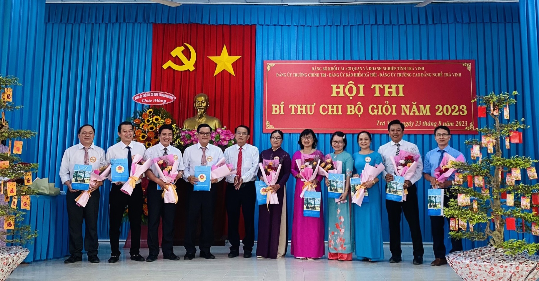 Thí sinh Nguyễn Quốc Sỹ thuộc Đảng bộ nổ hũ trực tuyến cmd368 oline
 đạt giải Nhất hội thi Bí thư Chi bộ giỏi cụm 5 năm 2023